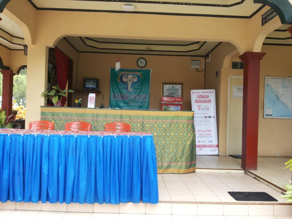 Pasir Putih Resort Bengkulu Habitación foto